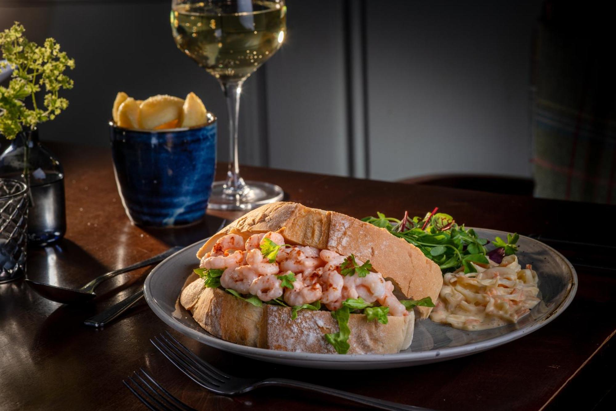 ホテル The Millstone, Mellor ブラックバーン エクステリア 写真 A prawn and potato dish