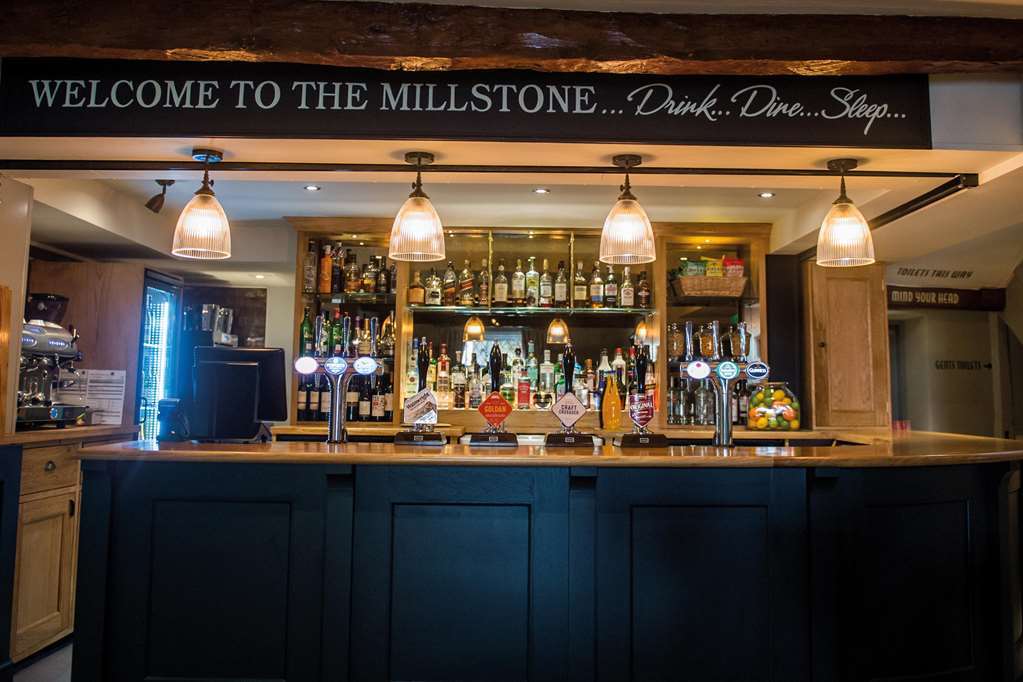 ホテル The Millstone, Mellor ブラックバーン レストラン 写真 The Millstone Bar