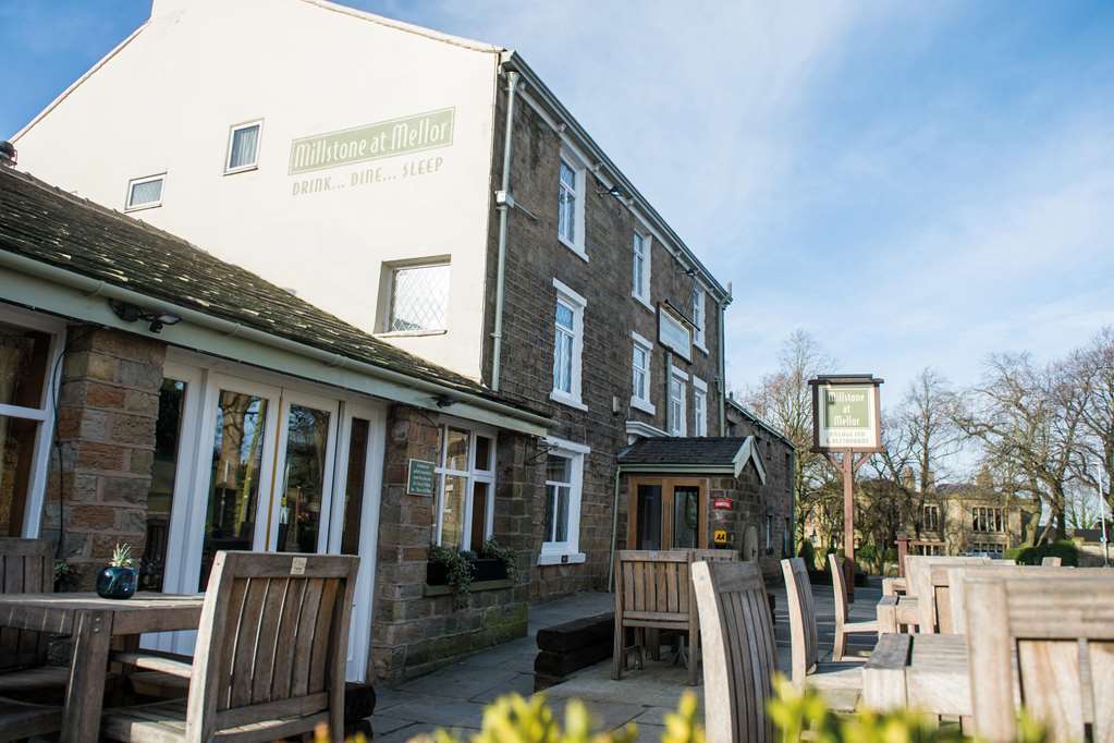 ホテル The Millstone, Mellor ブラックバーン エクステリア 写真 The Green Man, 2015